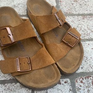 Arizona Birkenstock’s size 29 narrow tan suede